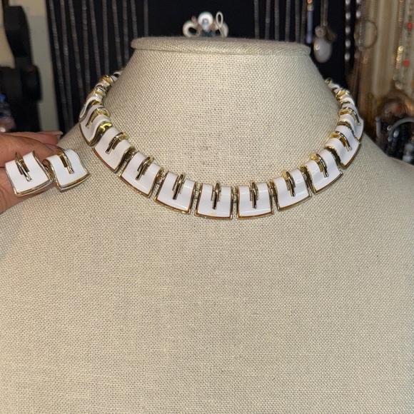 Jewelry - Vintage Lisner Lucite Necklace Set